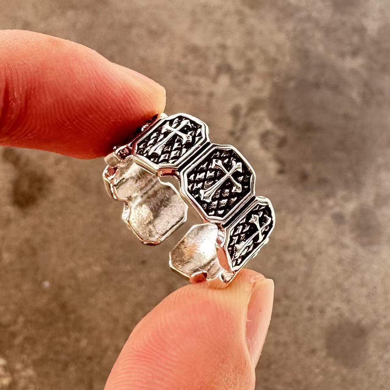 Men's ring with high-end feel and adjustable wide face opening