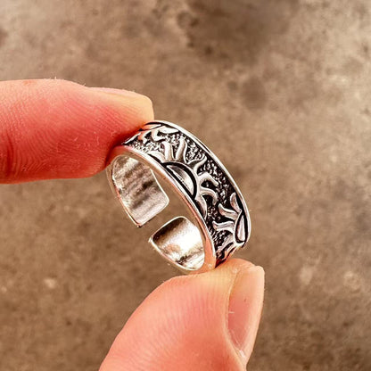 Men's ring with adjustable wide face opening
